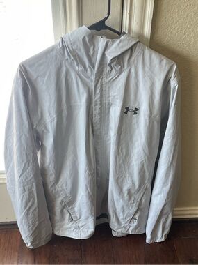 Under Armour Men's Light Gray Windbreaker Men’s size Large